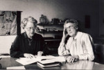 Zr. Gertrudis in gesprek met zr. Theresia
